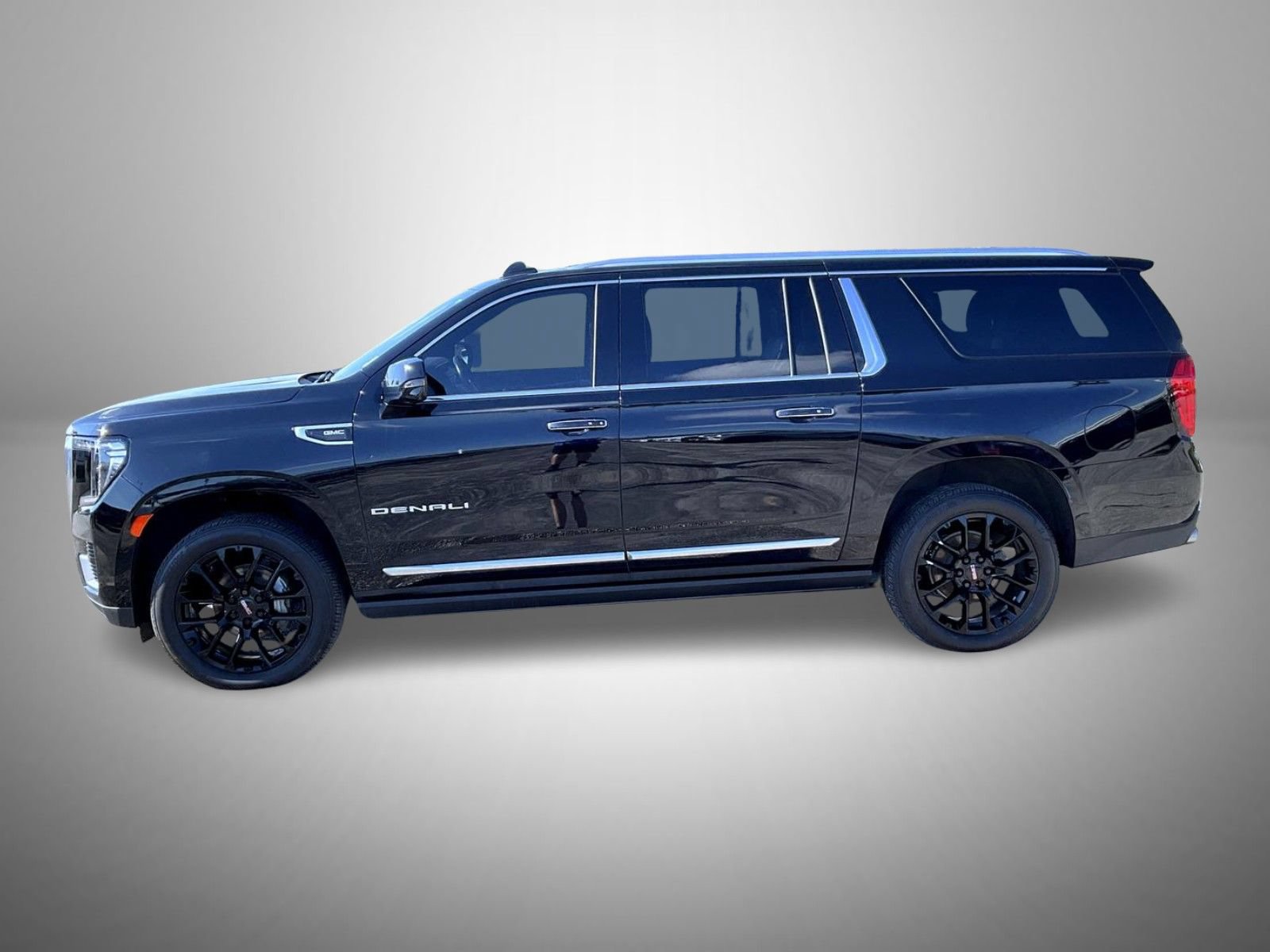 Certified 2022 GMC Yukon XL Denali w/ Denali Premium Package AWD/4WD image 8