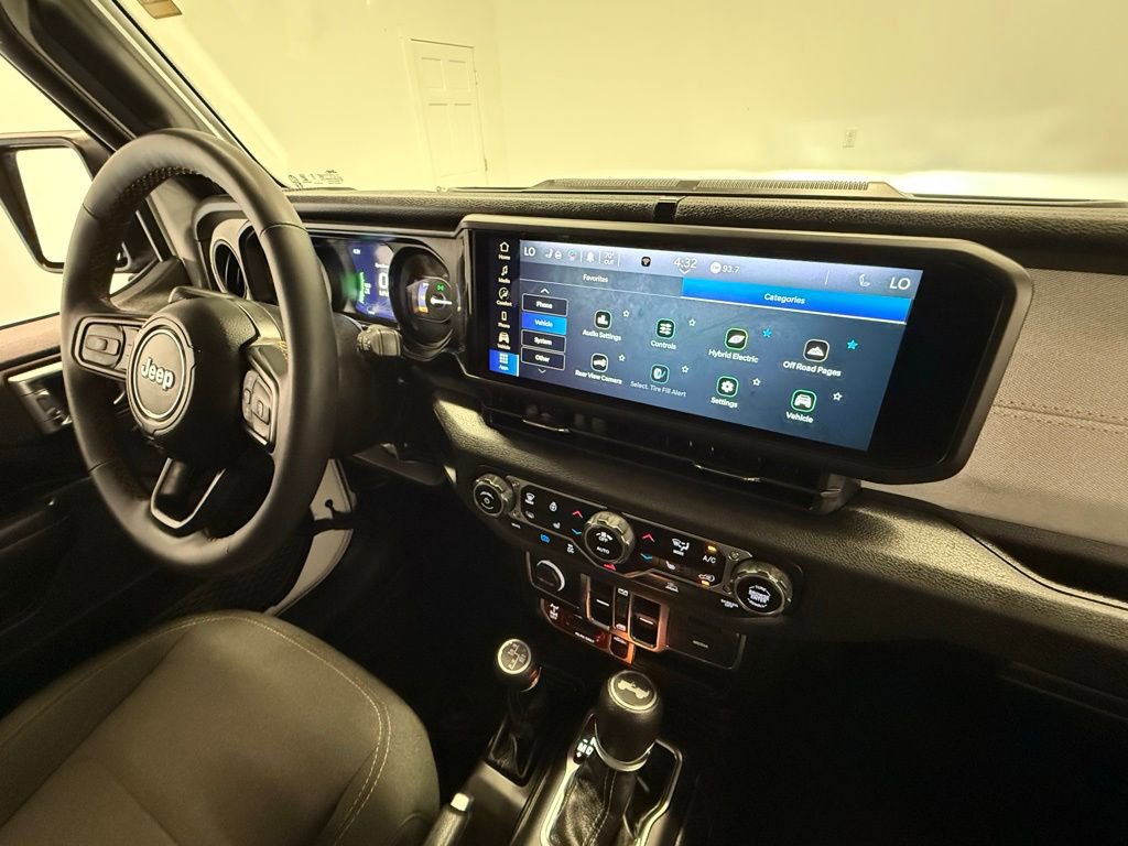 Used 2024 Jeep Wrangler Unlimited image 33
