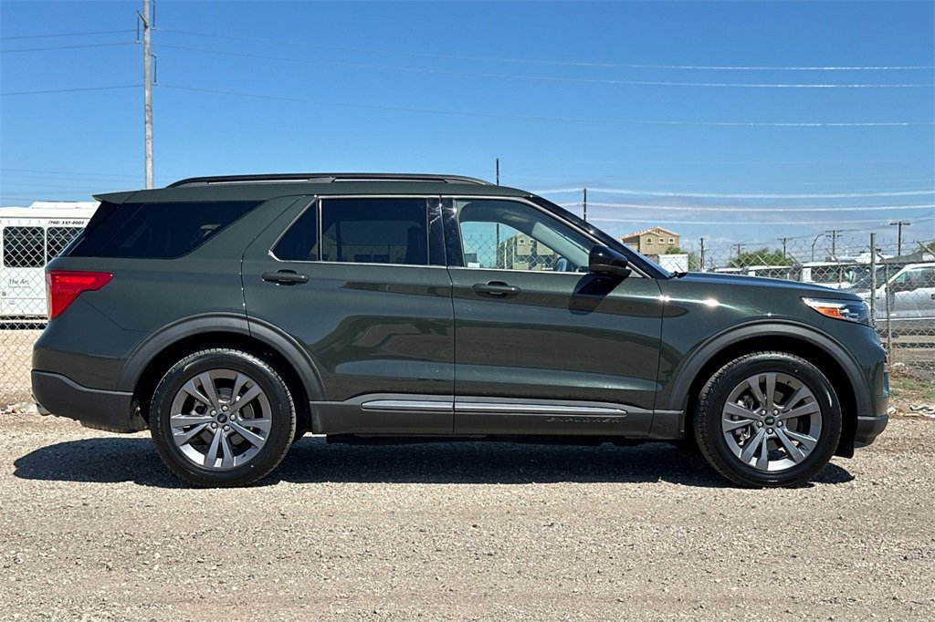Used 2022 Ford Explorer XLT w/ Equipment Group 202A image 3