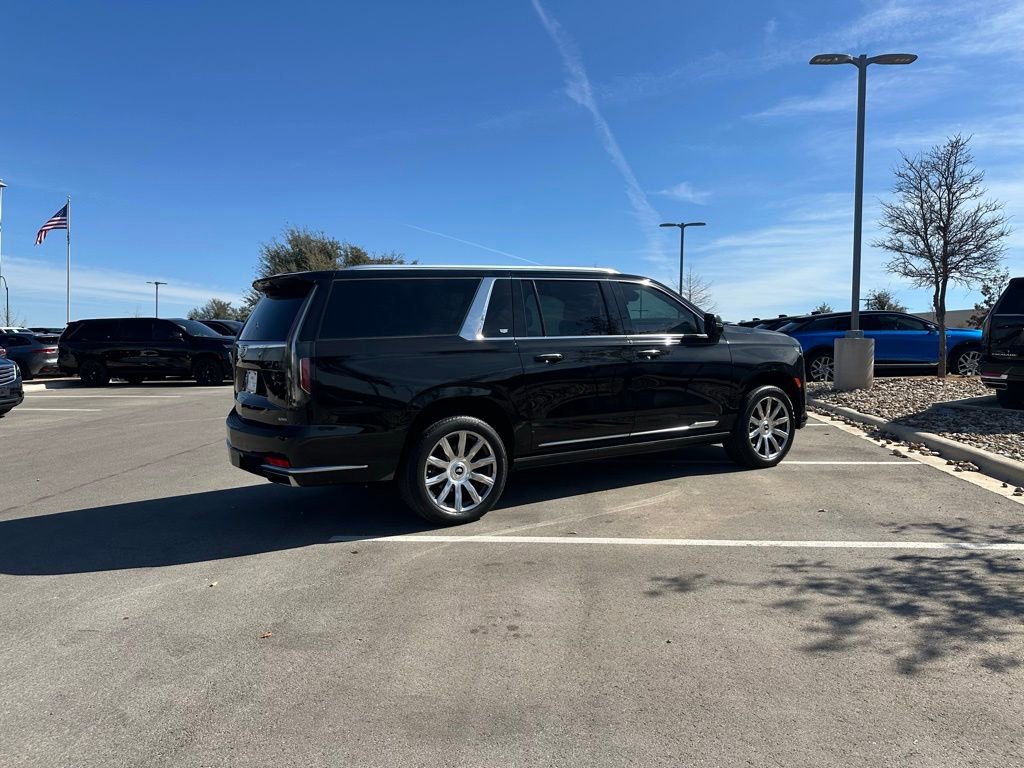 Used 2023 Cadillac Escalade ESV Premium Luxury Platinum image 10