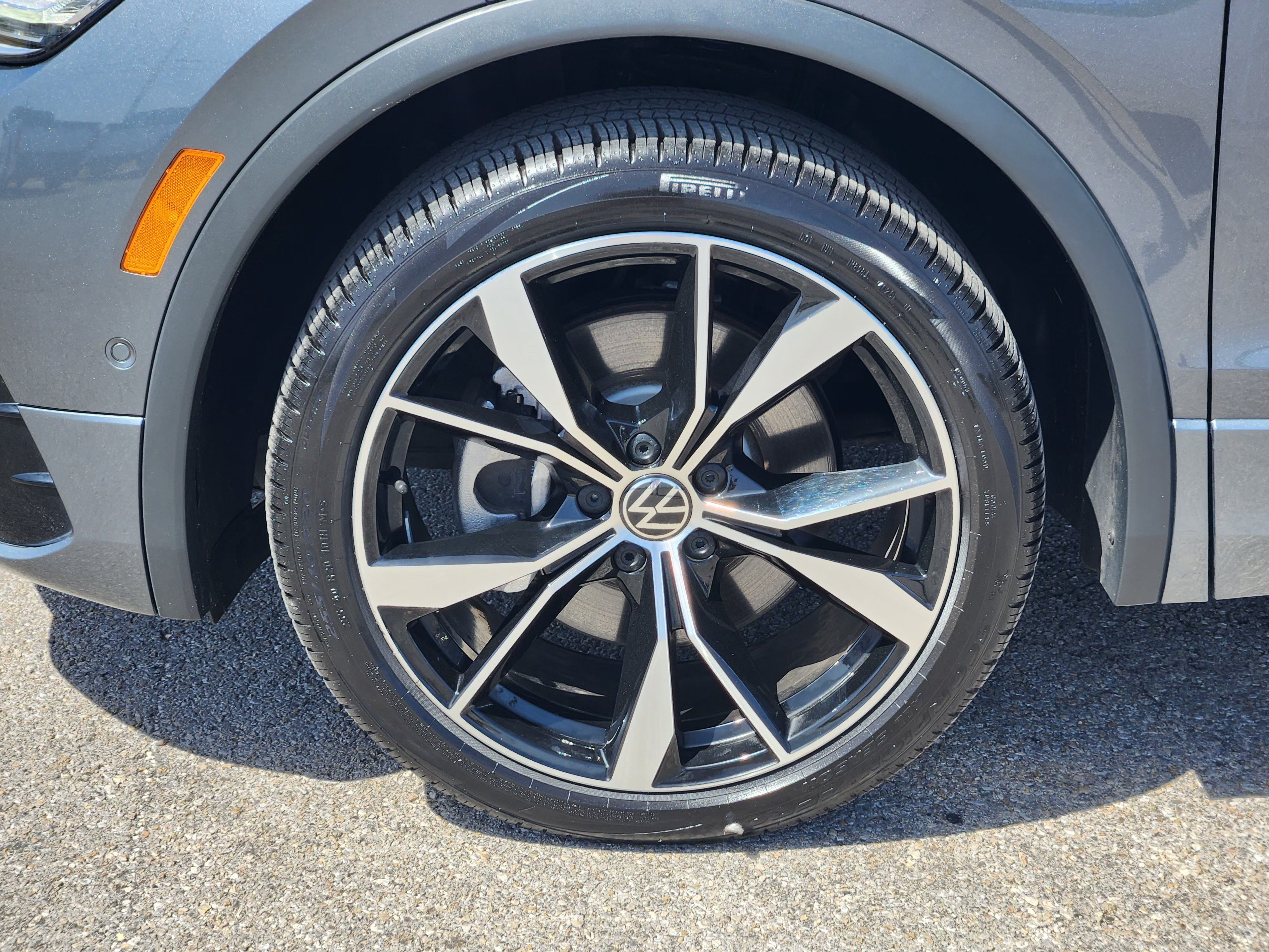 Used 2023 Volkswagen Tiguan SEL R-Line AWD/4WD image 10
