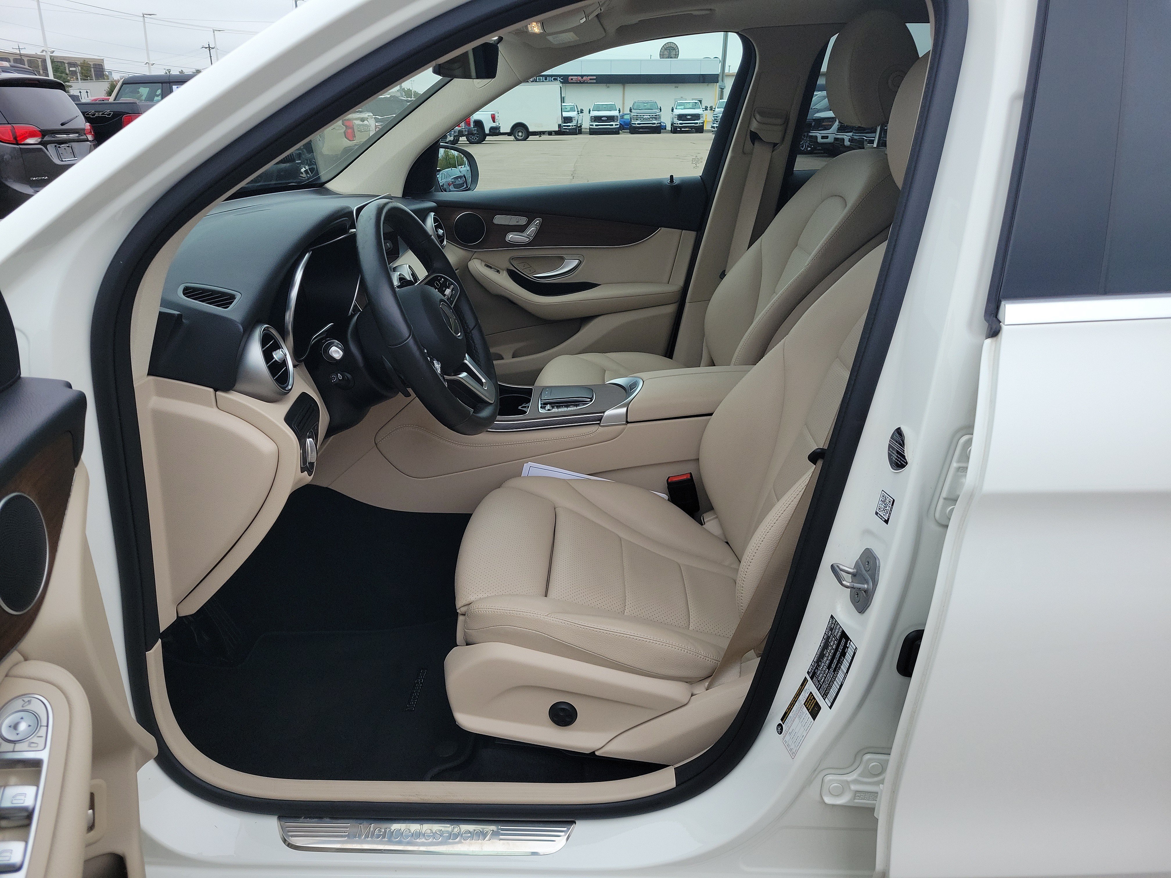 Used 2021 Mercedes-Benz GLC 300 4MATIC image 16