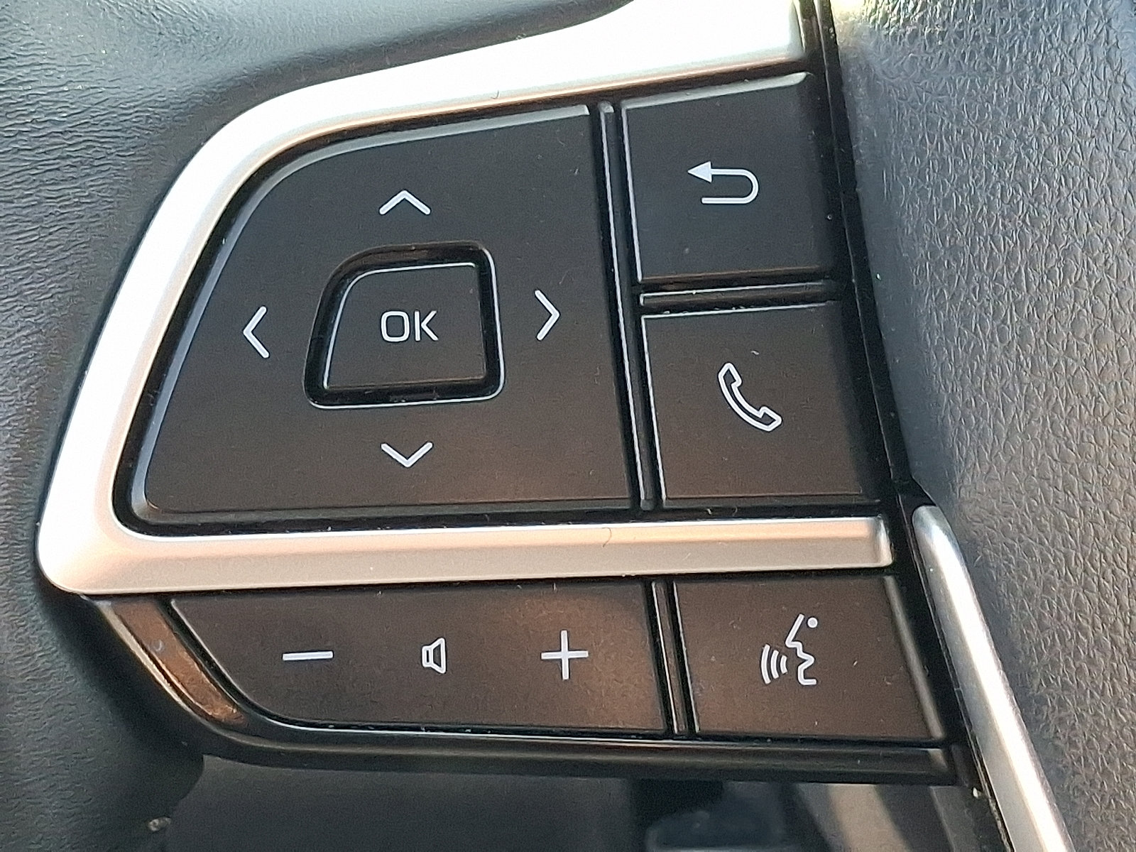 Used 2023 Toyota Highlander XLE w/ Protection Package #3 (TMS) AWD/4WD image 22