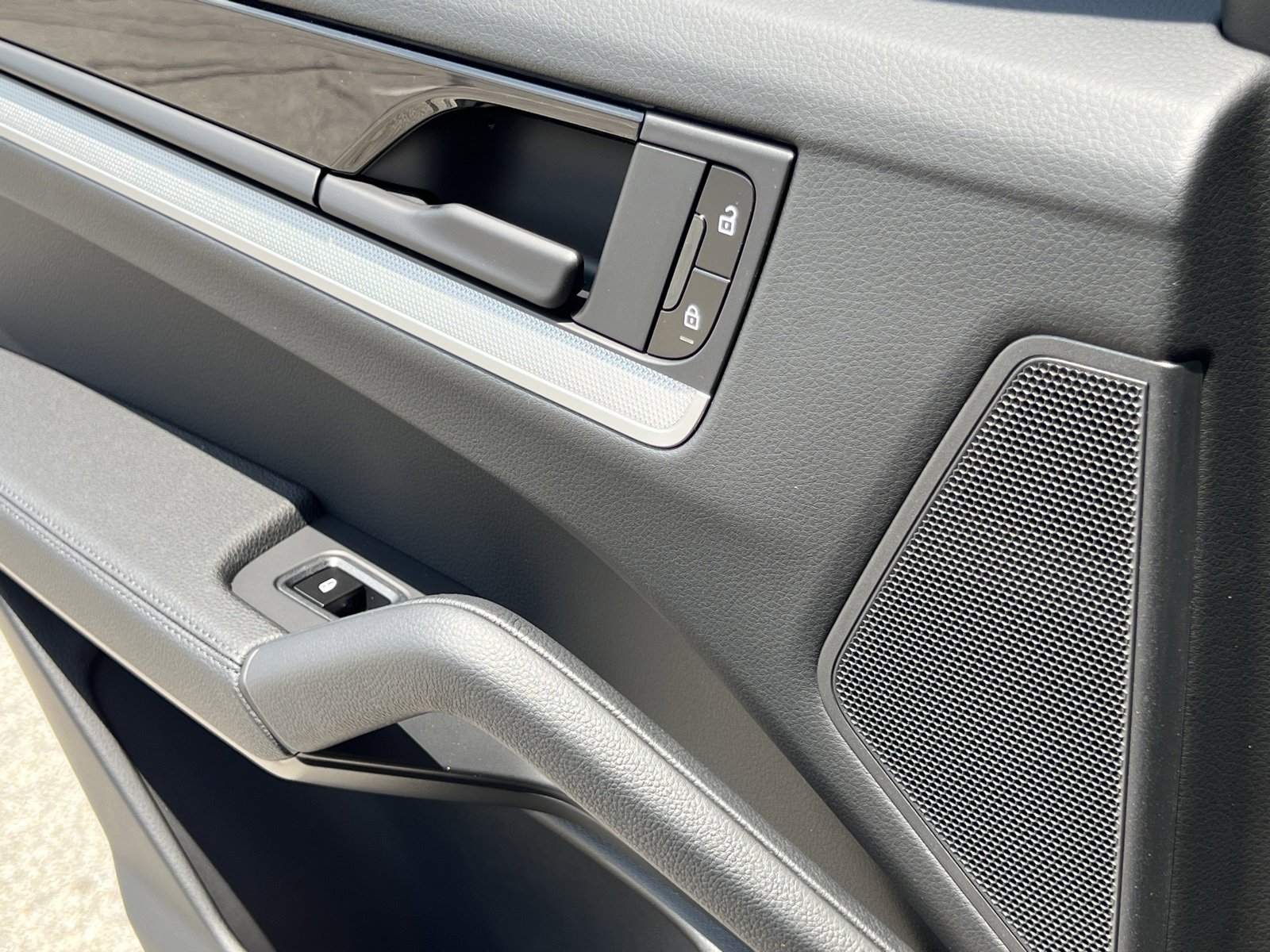 New 2025 Porsche Cayenne image 40