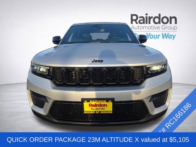 Used 2024 Jeep Grand Cherokee Altitude AWD/4WD image 2