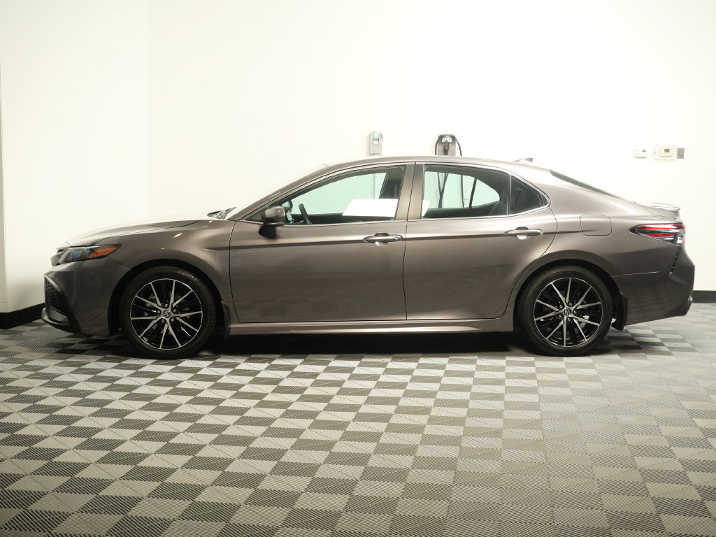 Used 2023 Toyota Camry SE w/ Cold Weather Package FWD image 5