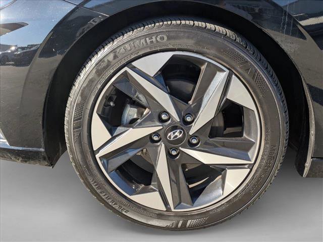 Used 2023 Hyundai Elantra SEL w/ Convenience Package image 9