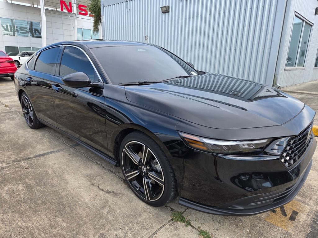 Used 2025 Honda Accord Sport image 3
