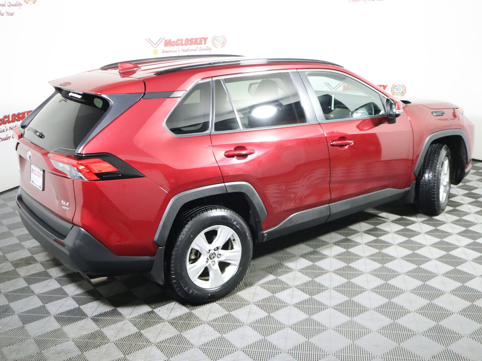 Used 2021 Toyota RAV4 XLE w/ Convenience Package AWD/4WD image 4