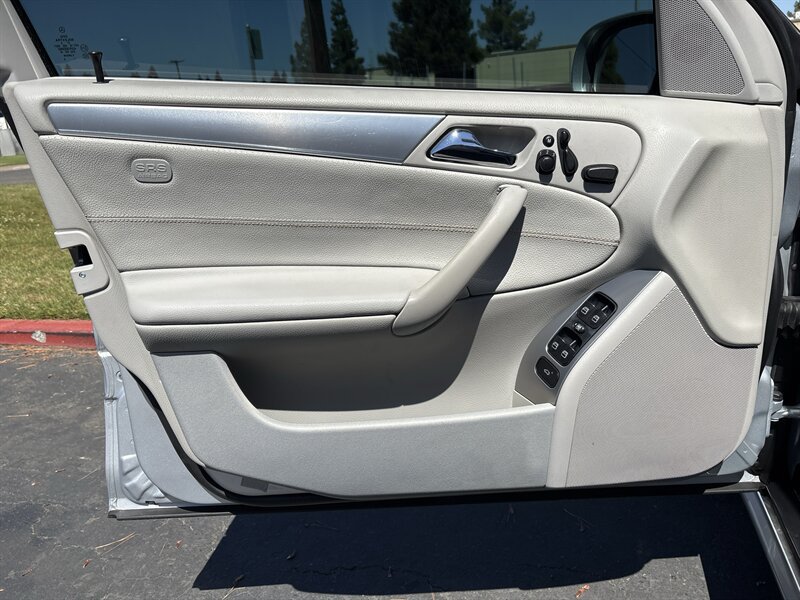 Used 2006 Mercedes-Benz C 350 Sedan image 28
