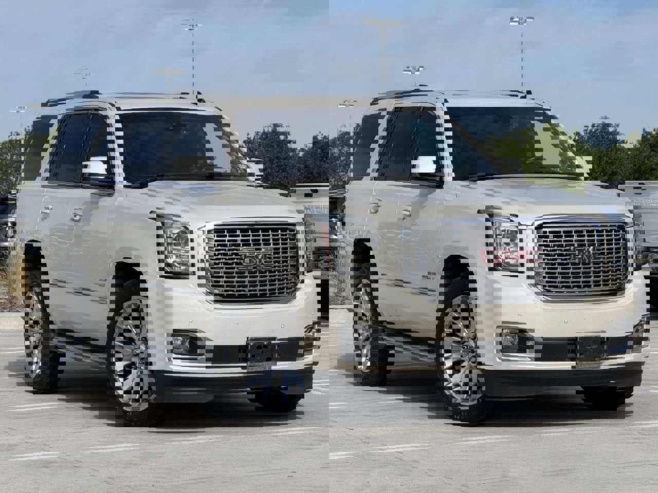 Used 2015 GMC Yukon Denali w/ Touring Package image 2