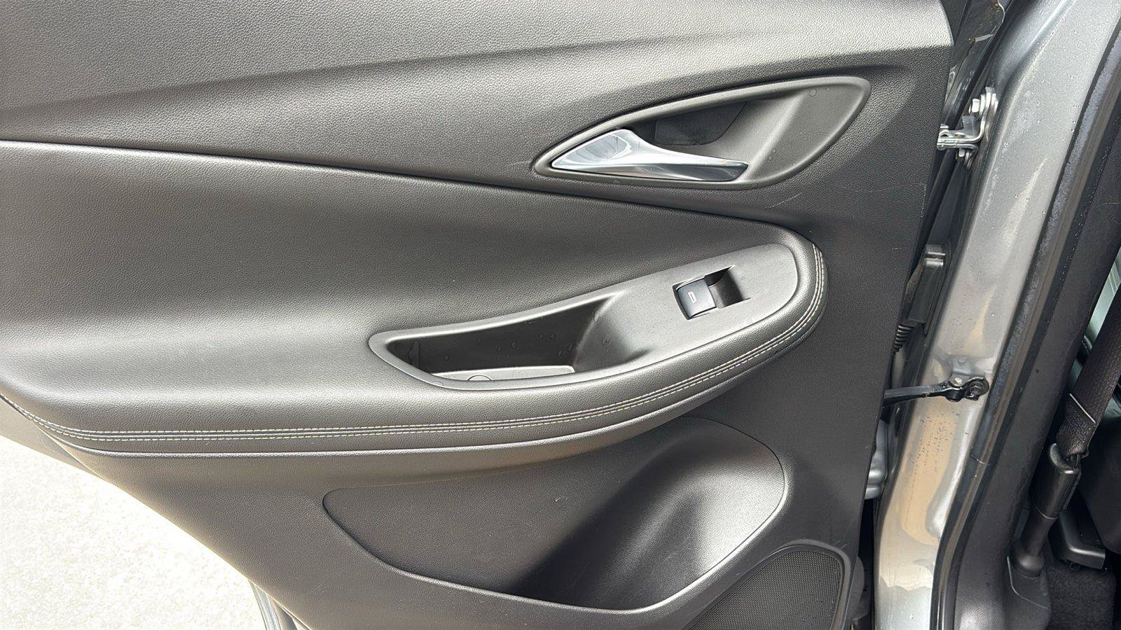 Certified 2023 Buick Encore GX Preferred w/ Cold Weather Comfort Package AWD/4WD image 18