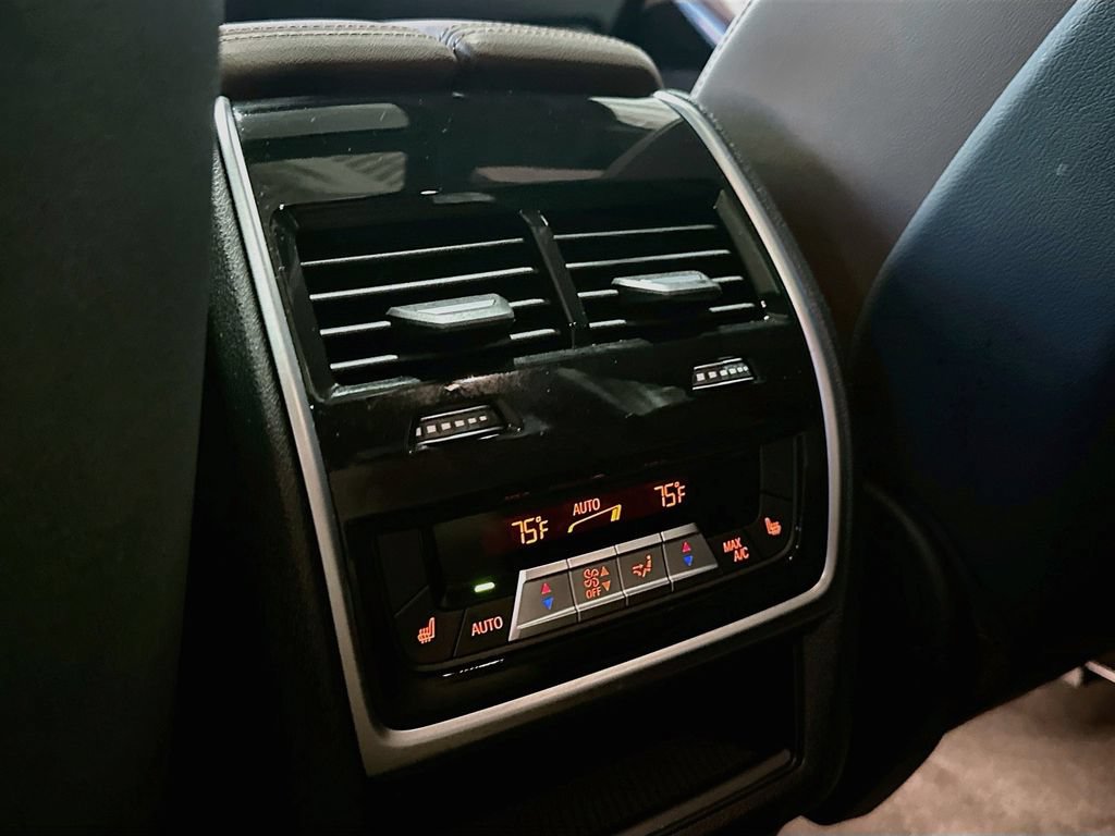 Used 2025 BMW X5 M60i AWD/4WD image 27