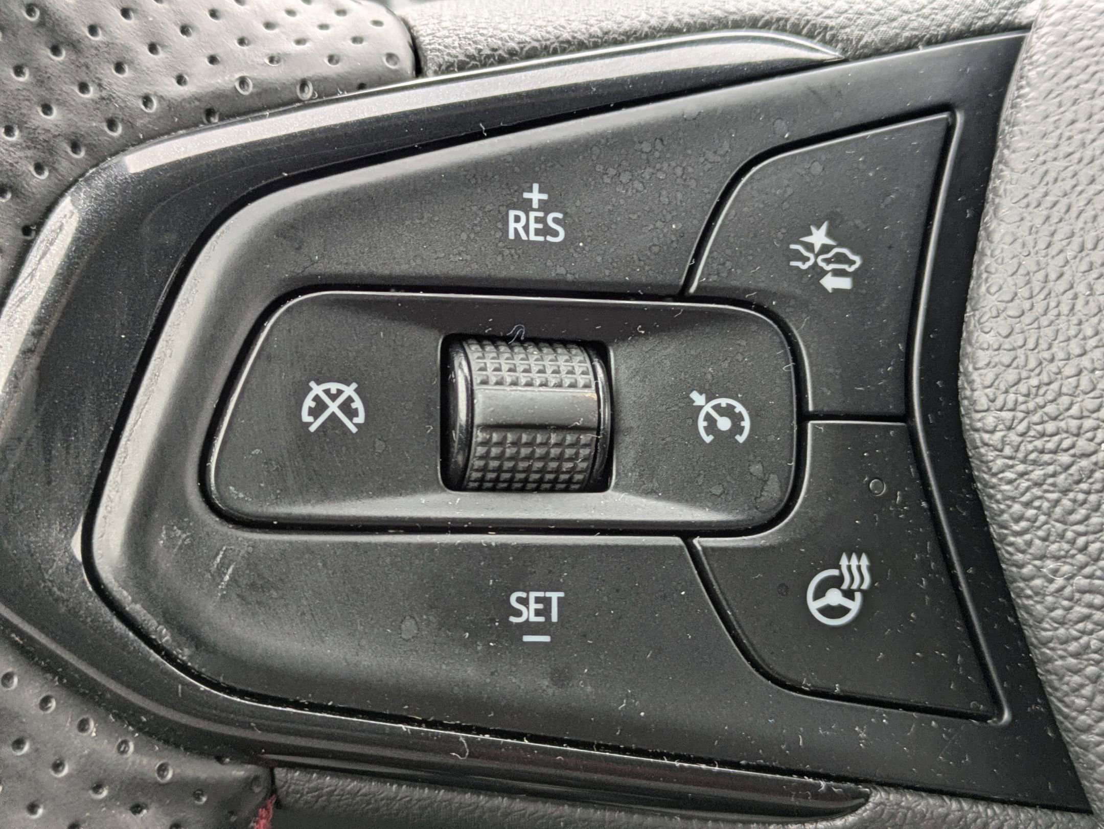 Used 2024 Chevrolet Trax RS w/ Sunroof Package image 16