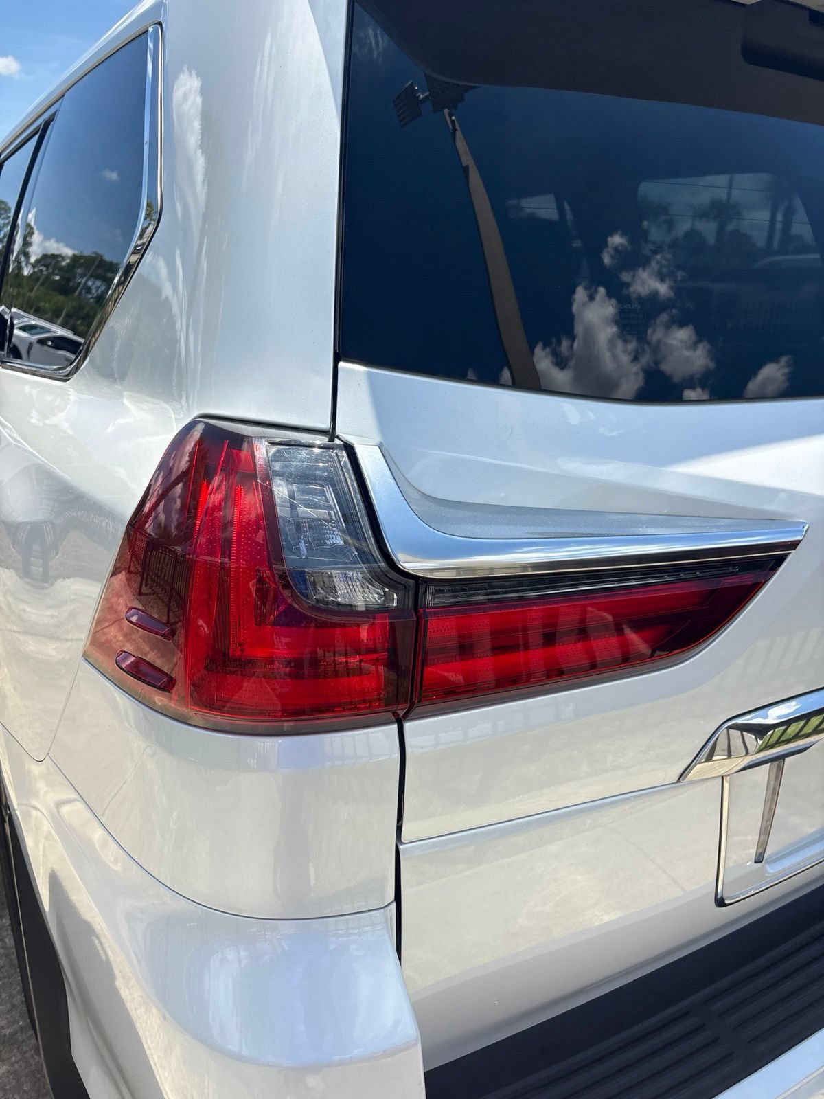 Used 2019 Lexus LX 570 4WD w/ Luxury Package image 10