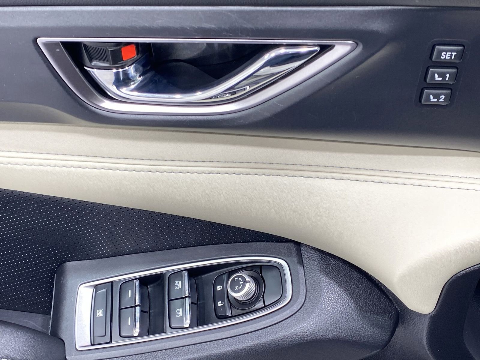 Used 2022 Subaru Ascent Limited image 13