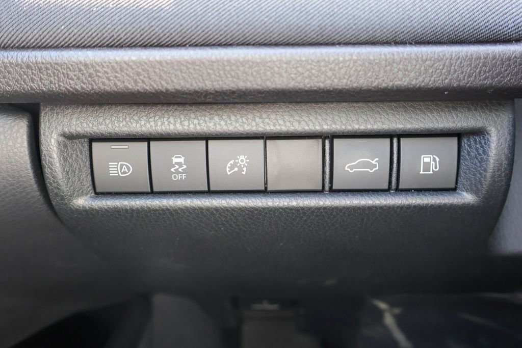 Used 2025 Toyota Camry LE w/ Convenience Package image 17