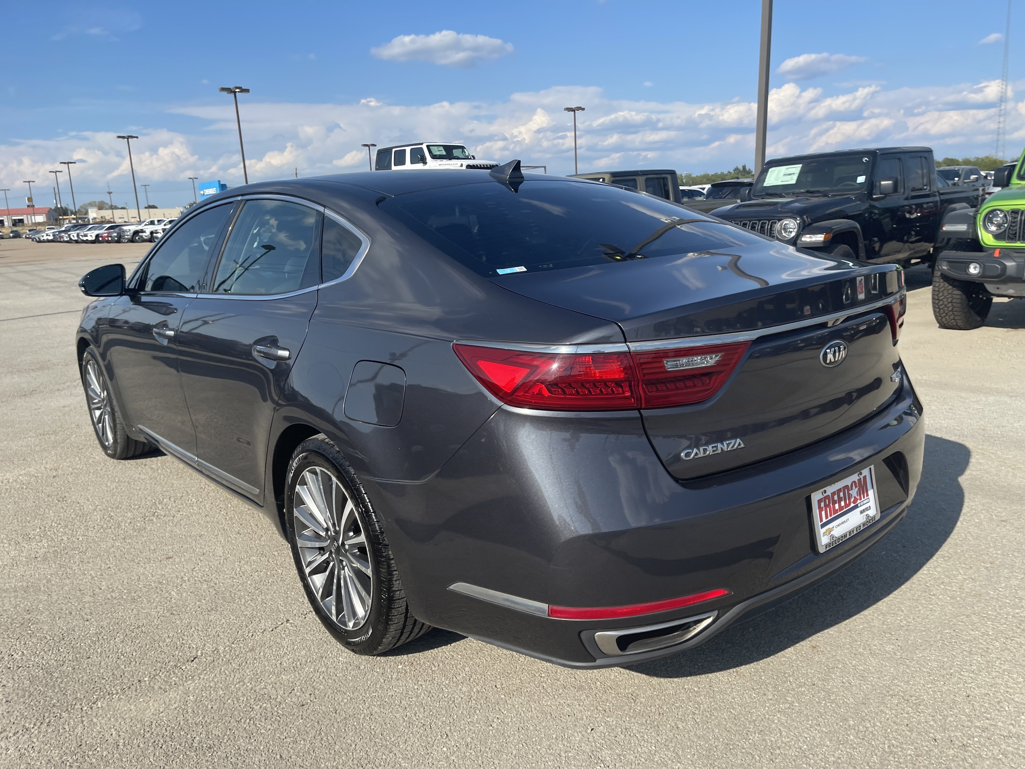 Used 2017 Kia Cadenza Premium FWD image 6