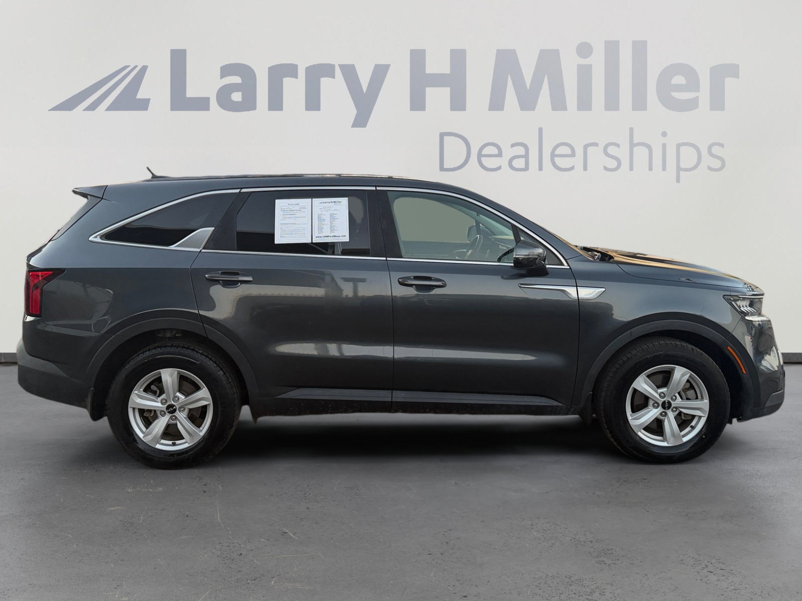 Used 2022 Kia Sorento LX FWD image 6