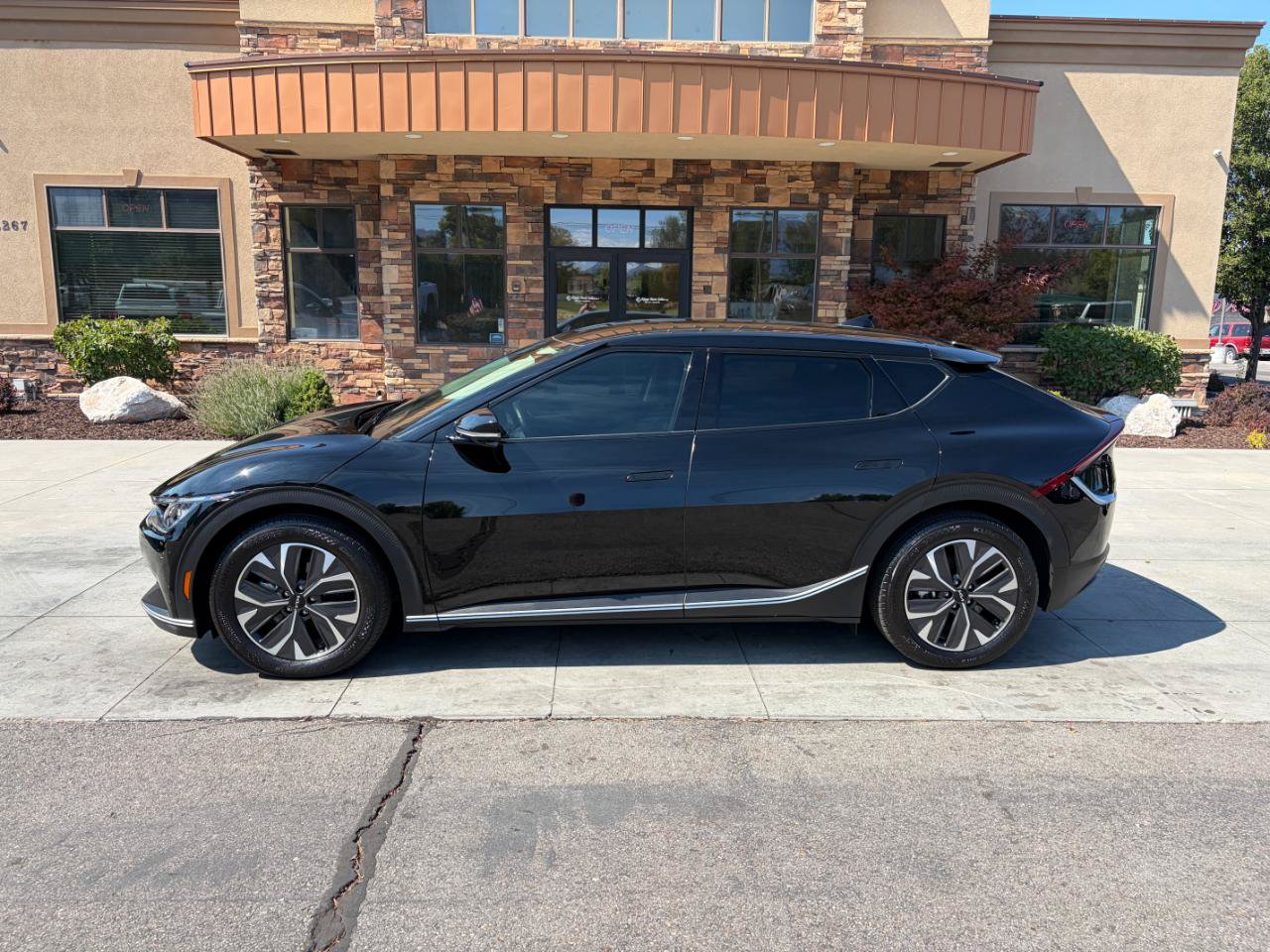 Used 2024 Kia EV6 Light AWD/4WD image 2