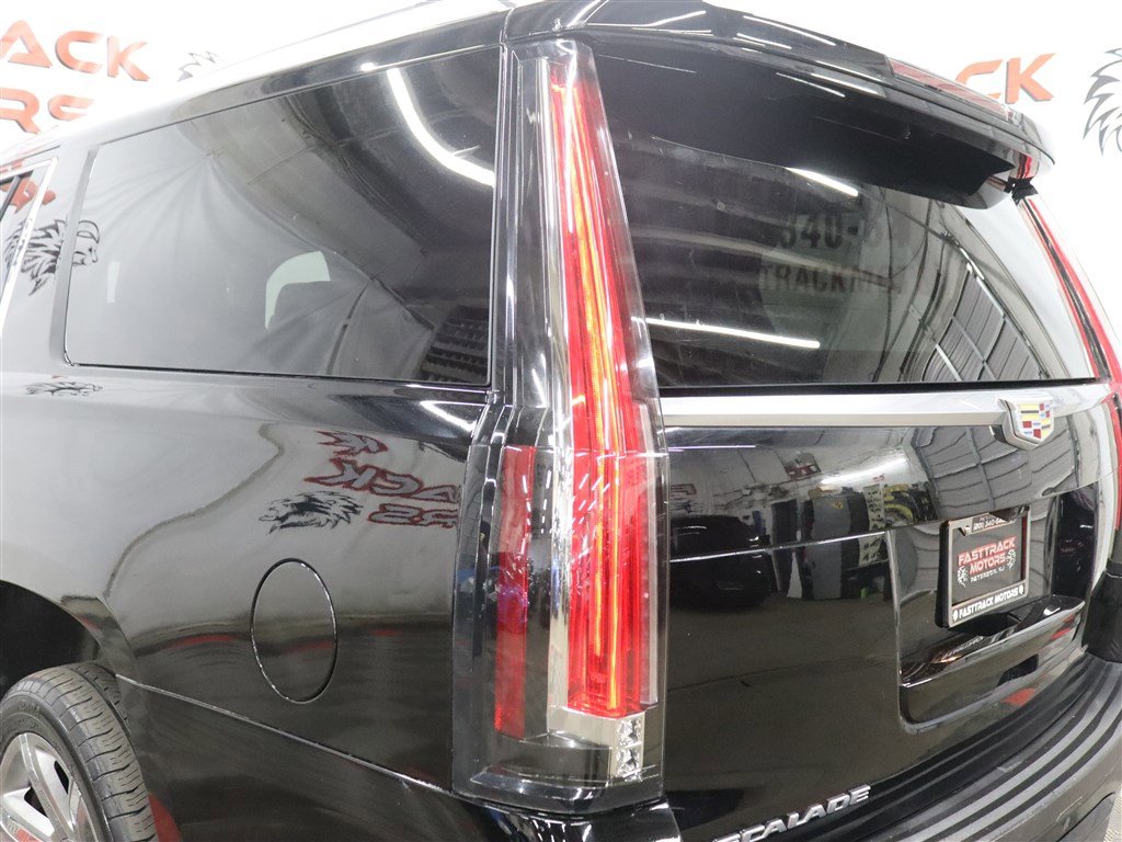 Used 2018 Cadillac Escalade ESV Luxury AWD/4WD image 8