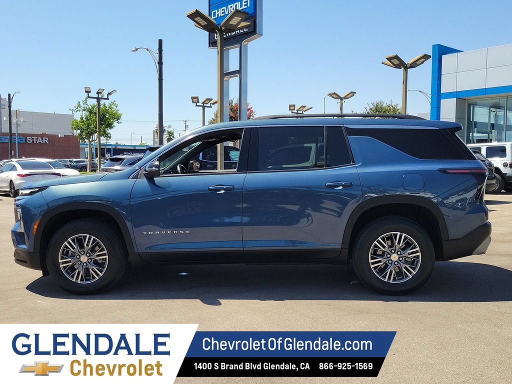 Certified 2025 Chevrolet Traverse LT FWD image 14