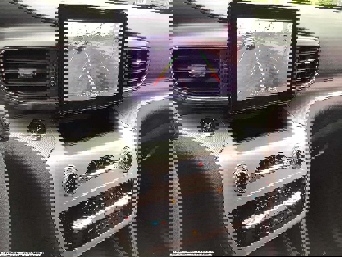 Used 2022 Ford Explorer XLT w/ Equipment Group 202A RWD image 8