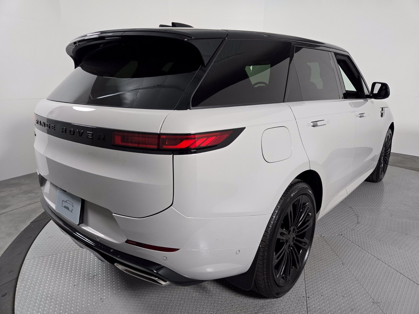 New 2026 Land Rover Range Rover Sport Dynamic SE AWD/4WD image 2