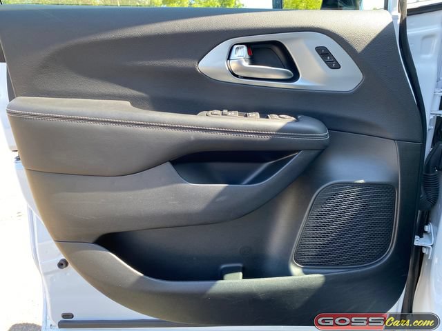 Certified 2026 Chrysler Pacifica Limited FWD image 24