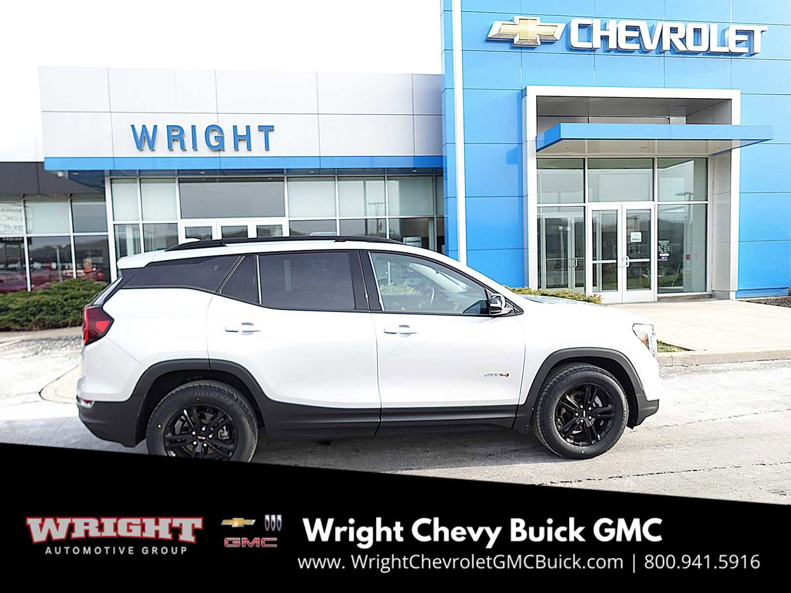 Used 2022 GMC Terrain AT4 image 2