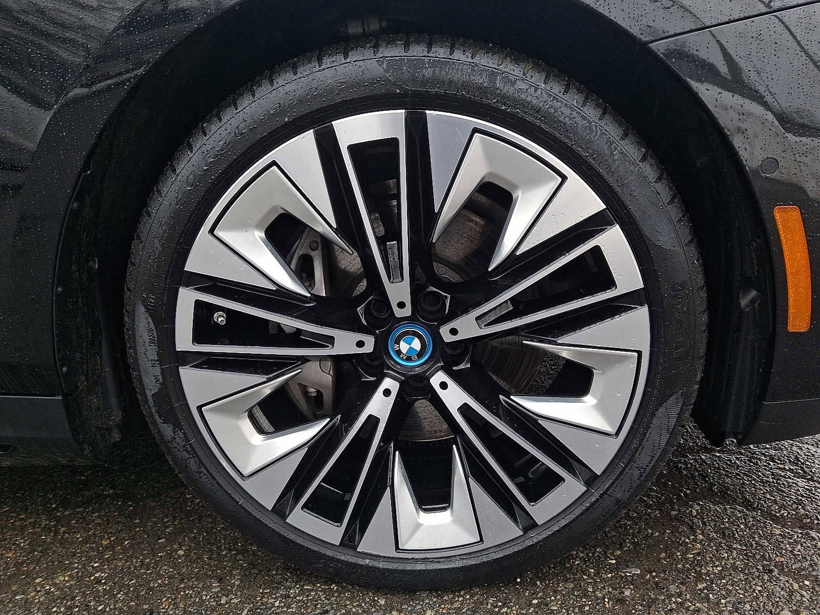 Used 2025 BMW i5 xDrive40 w/ Premium Package image 8