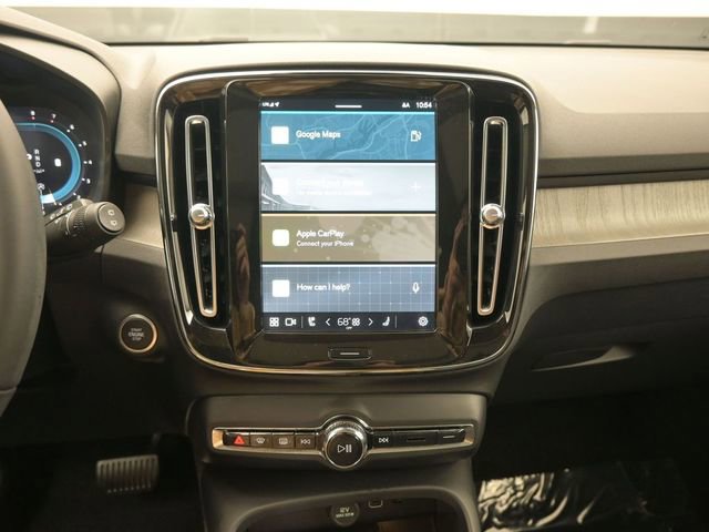 Used 2023 Volvo XC40 B4 Plus w/ Protection Package Premier image 12