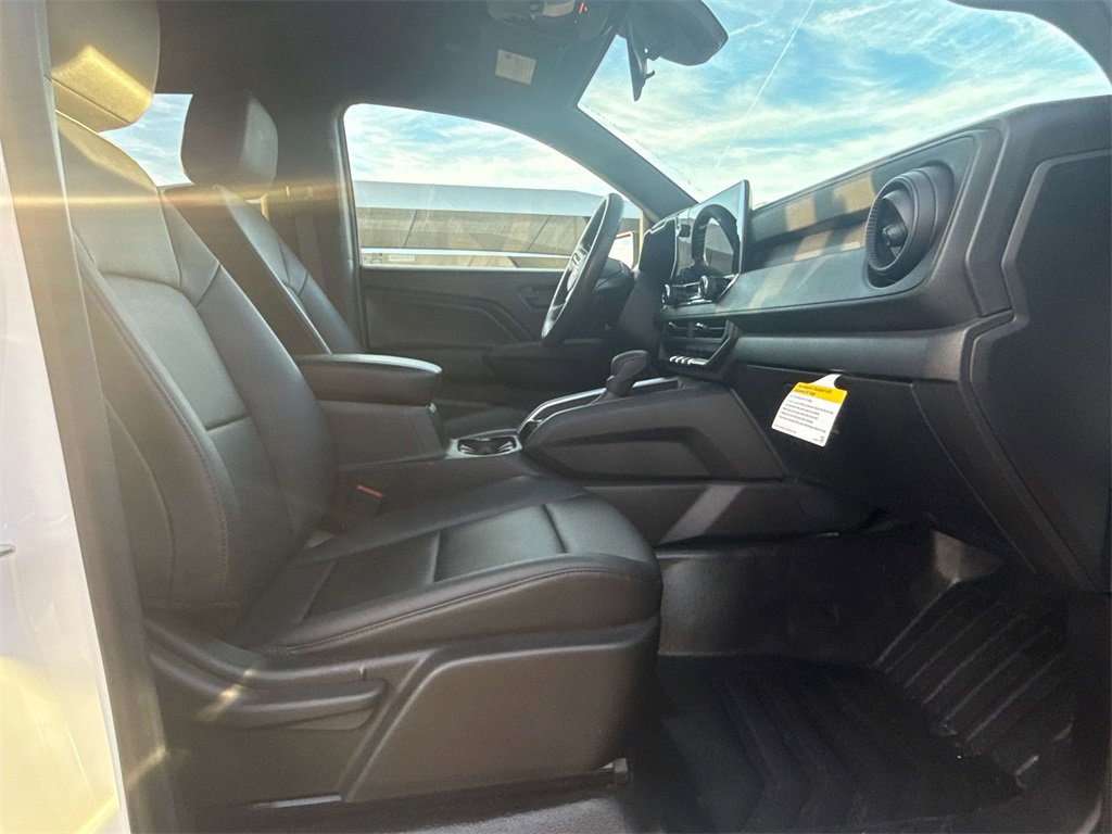 Used 2023 Chevrolet Colorado W/T image 14