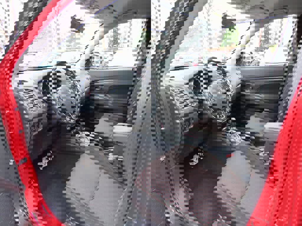 Used 2017 Mitsubishi Outlander Sport ES image 2