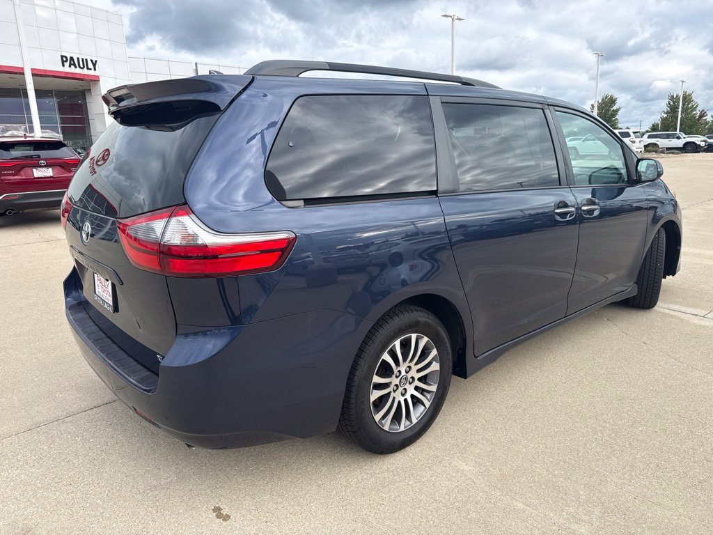 Used 2020 Toyota Sienna XLE FWD image 3
