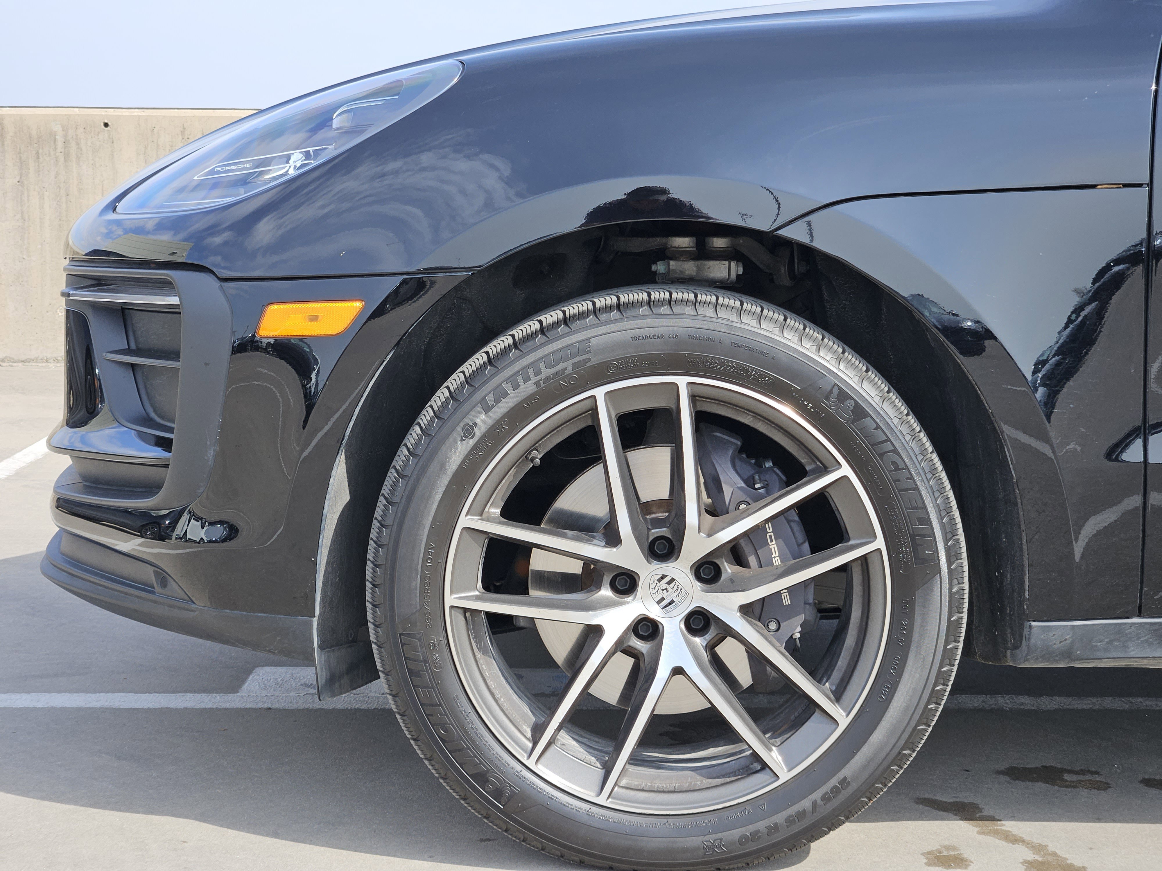 Certified 2025 Porsche Macan image 13