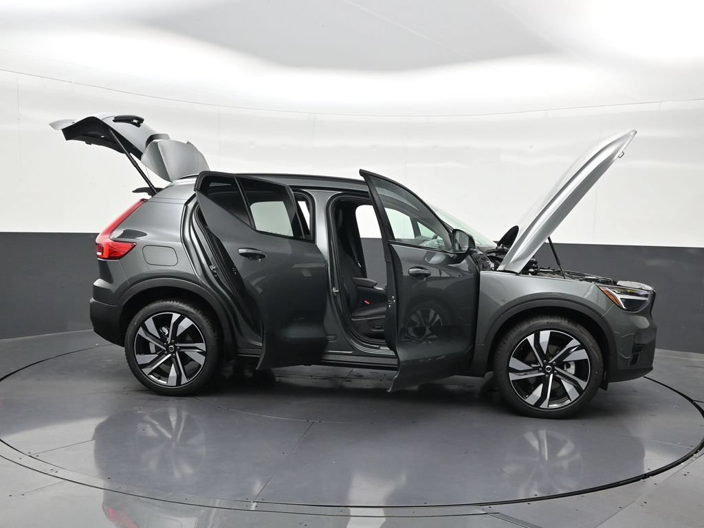 New 2026 Volvo XC40 B5 Plus AWD/4WD image 30