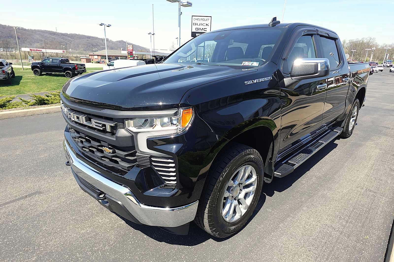 Used 2022 Chevrolet Silverado 1500 LT AWD/4WD image 8