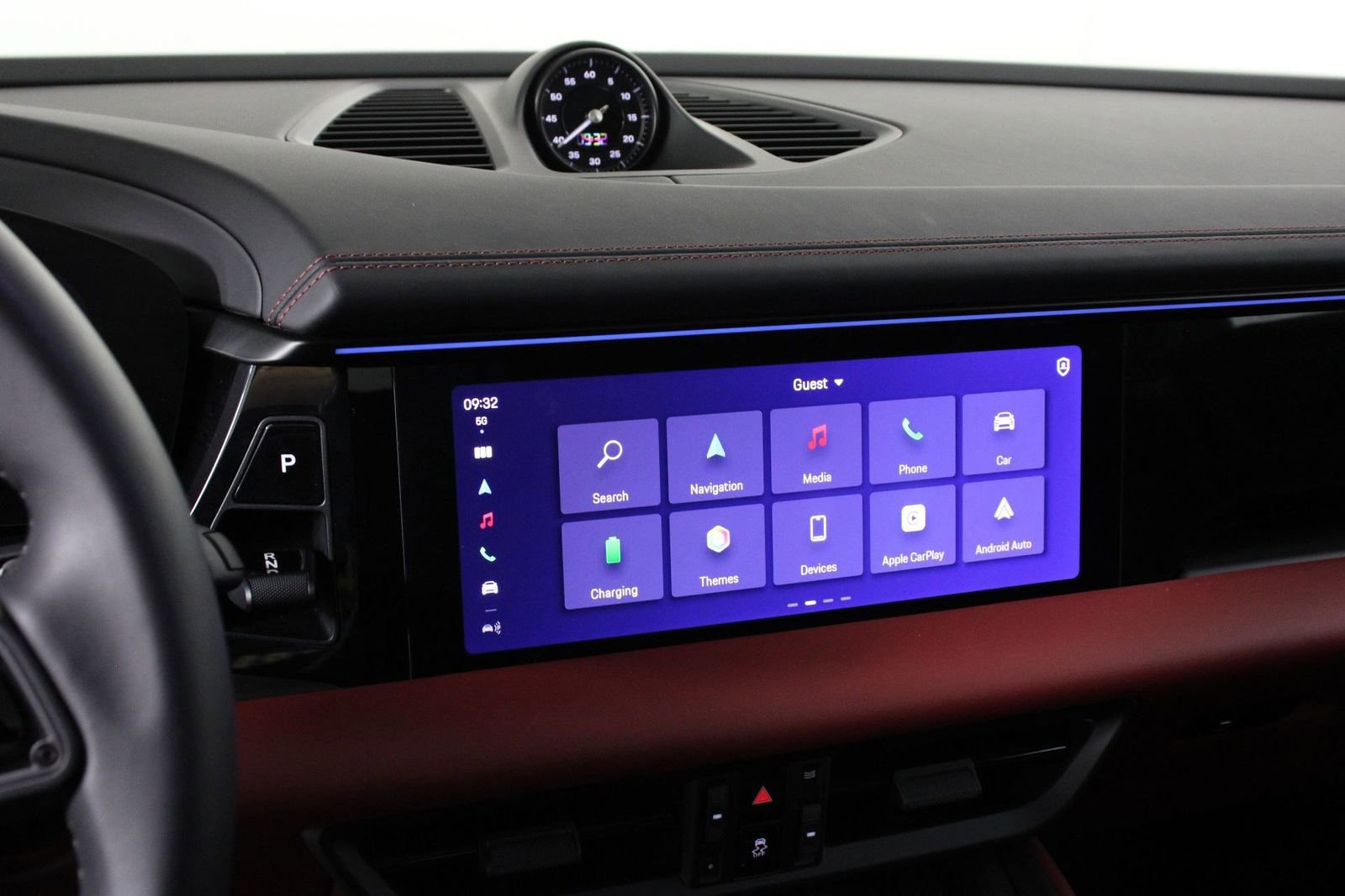 Certified 2025 Porsche Macan 4 Electric image 13