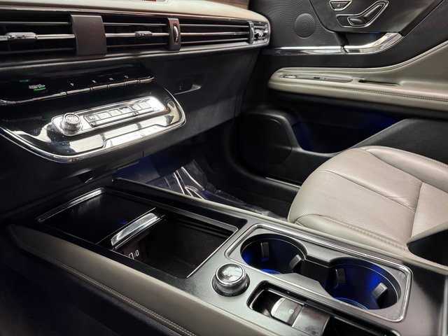 Used 2023 Lincoln Corsair Reserve image 19
