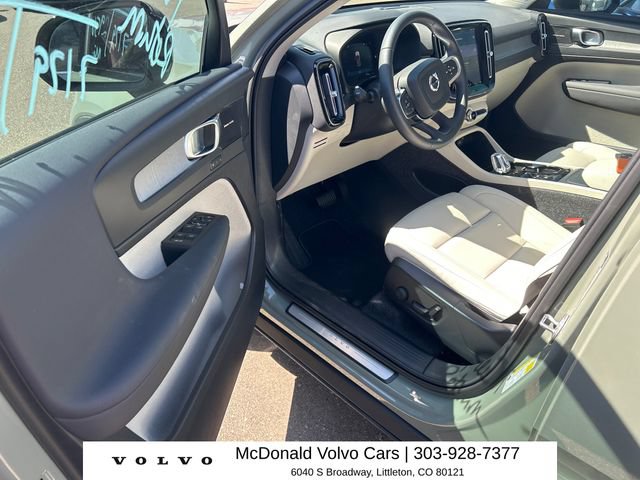 Used 2025 Volvo XC40 B5 Ultra AWD/4WD image 5