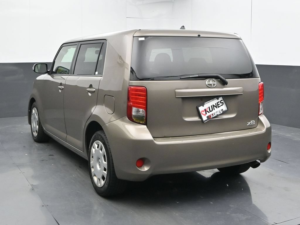 Used 2011 Scion xB FWD image 9