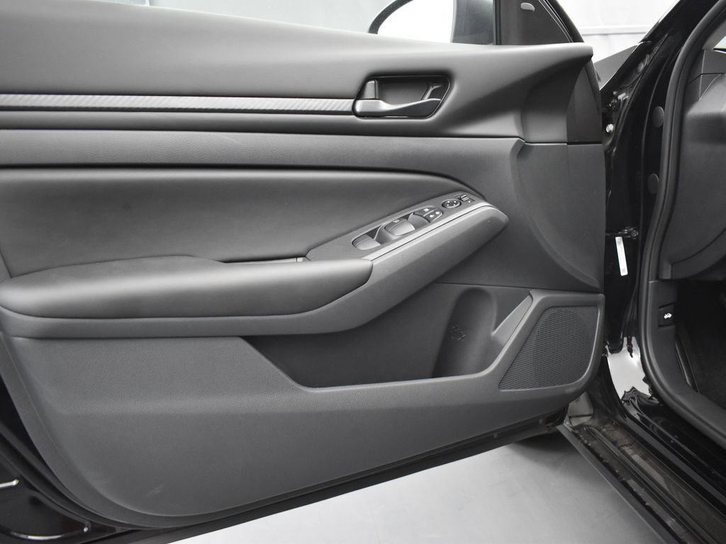 Used 2025 Nissan Altima 2.5 S image 26