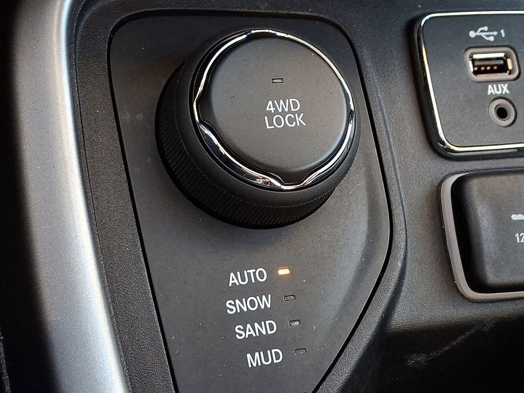 Used 2019 Jeep Compass Latitude w/ Cold Weather Group image 23