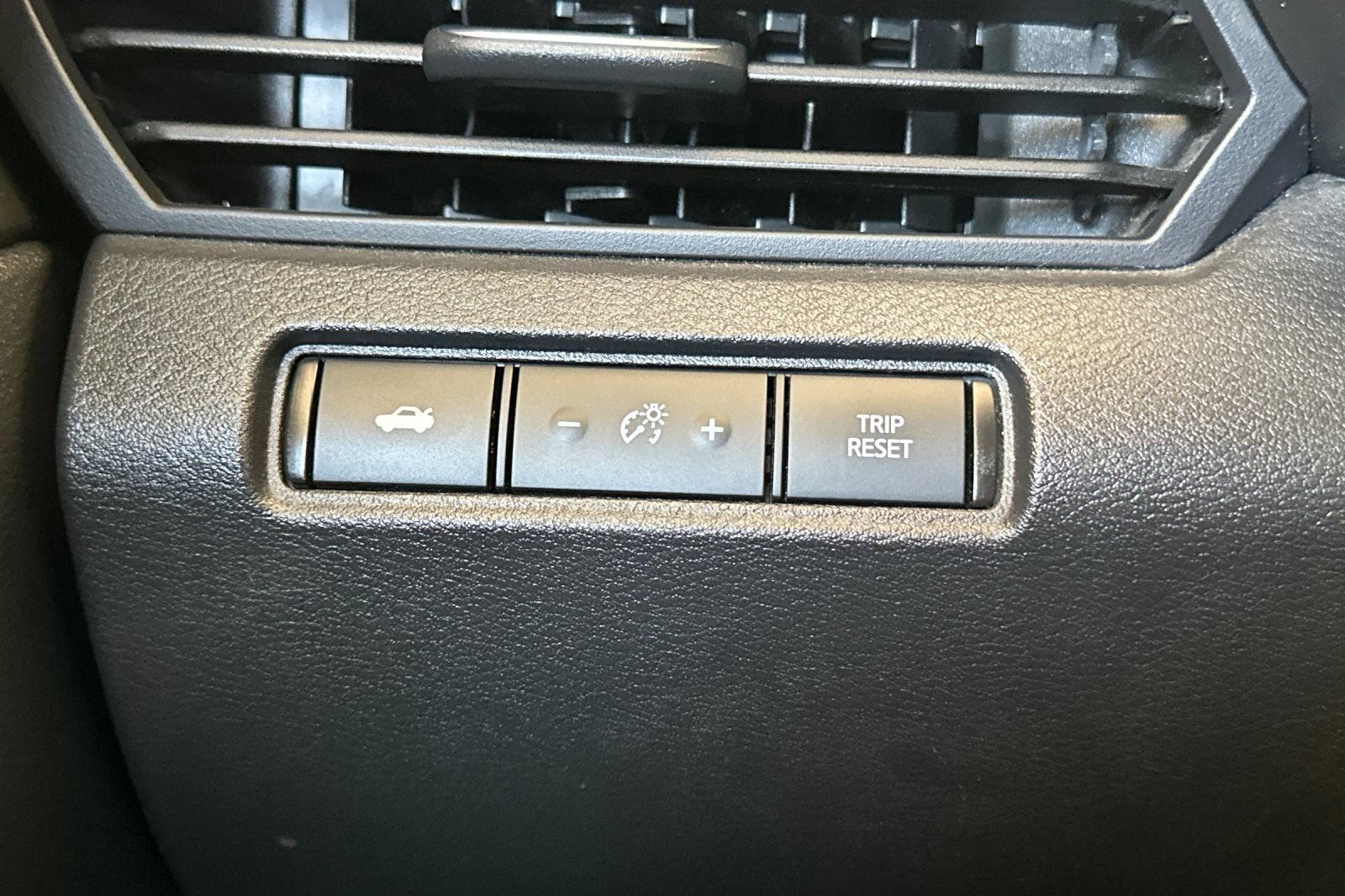 Used 2025 Nissan Altima 2.5 SV FWD image 29