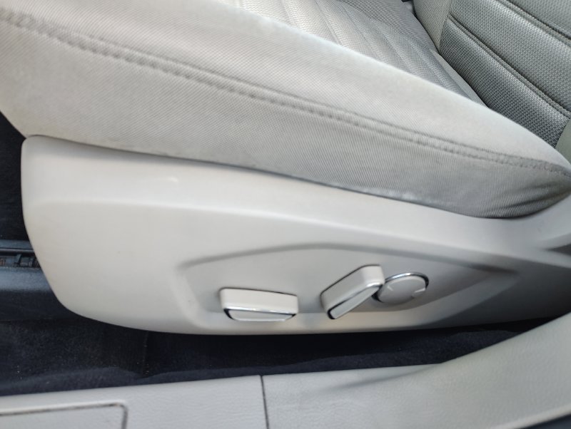 Used 2017 Ford Fusion SE FWD image 12