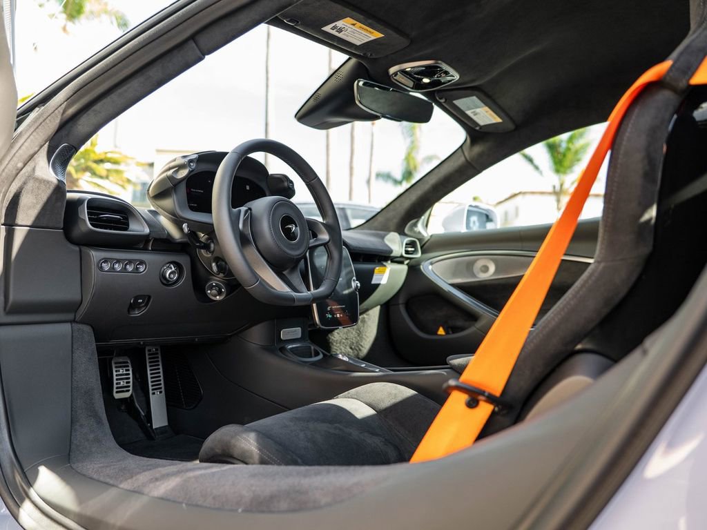 New 2026 McLaren Artura image 8