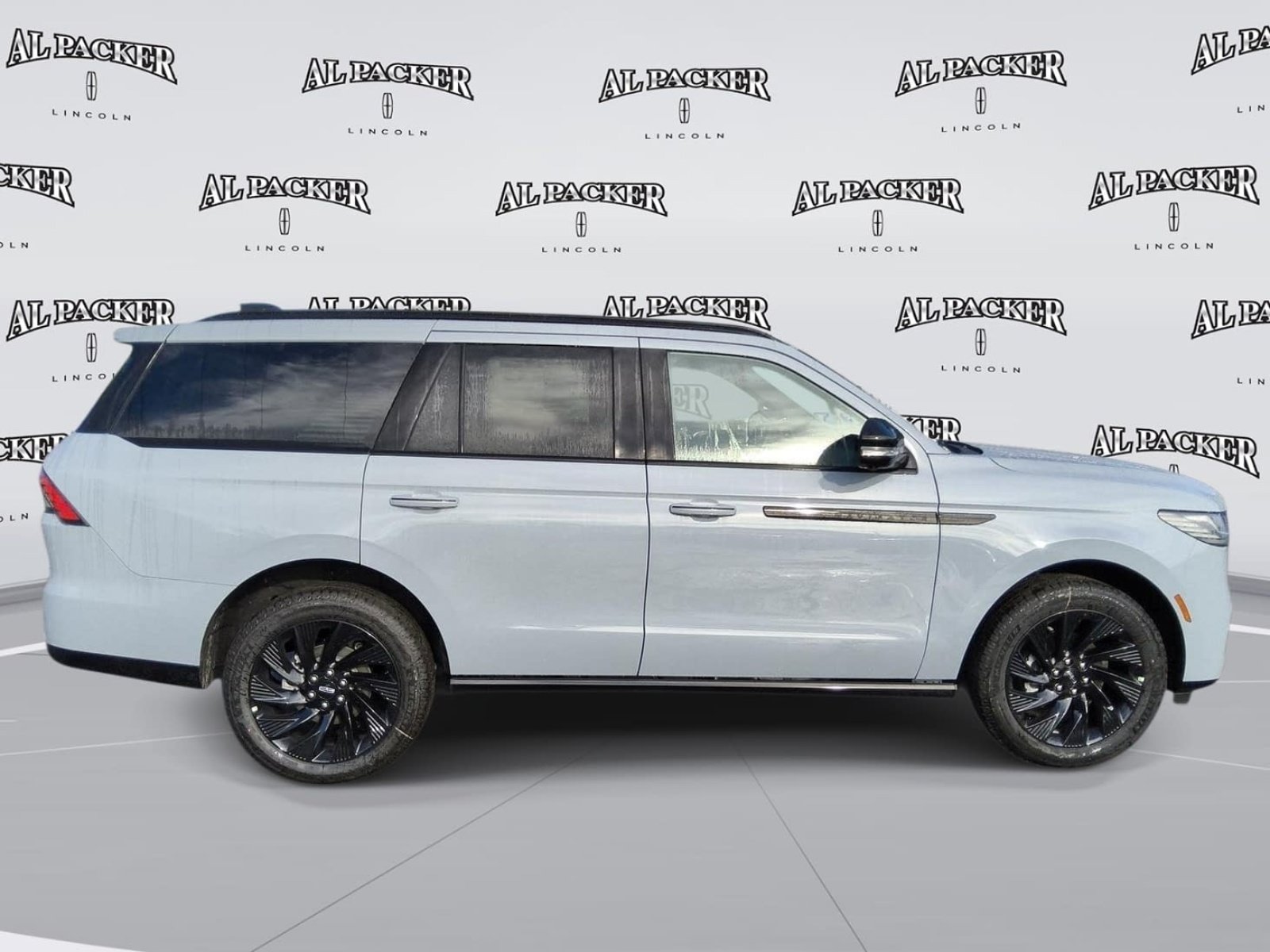 New 2027 Lincoln Navigator Reserve w/ Jet Appearance Package AWD/4WD image 7