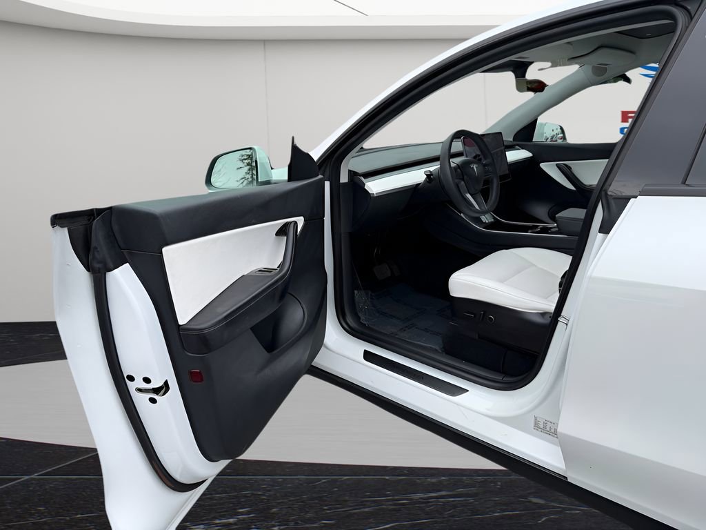 Used 2021 Tesla Model Y Long Range image 13