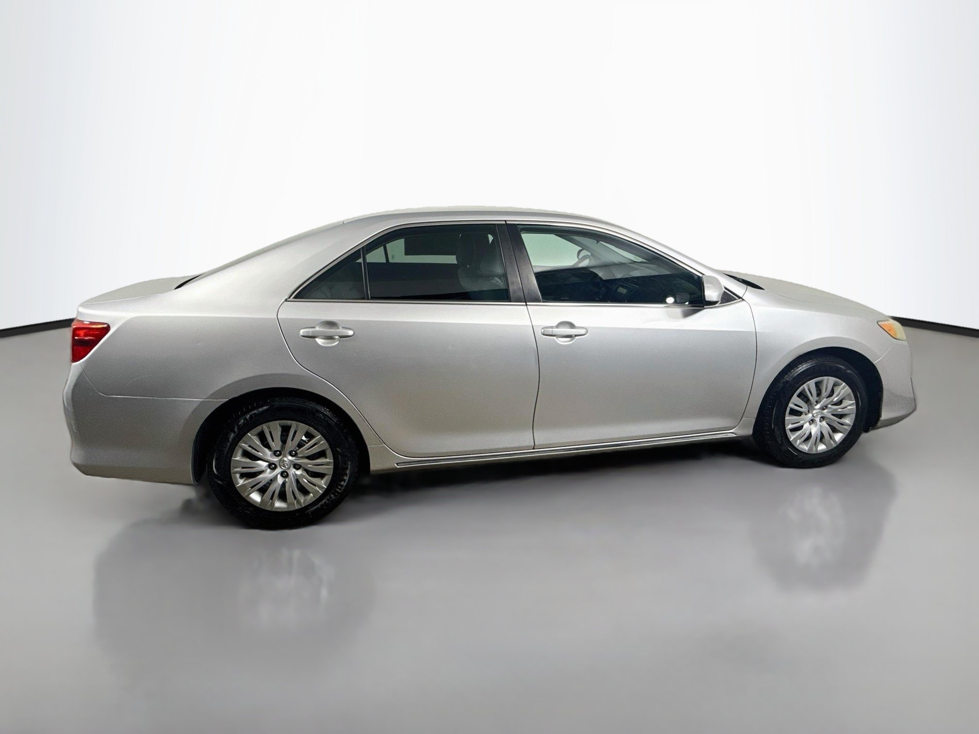 Used 2013 Toyota Camry LE FWD image 8